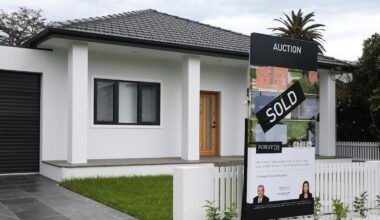 Rate threat stalls runaway housing market