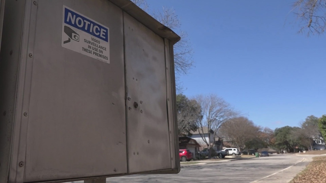 Northwest-side neighbors desperate for new mailboxes after Valentine's Day break-in caught on camera