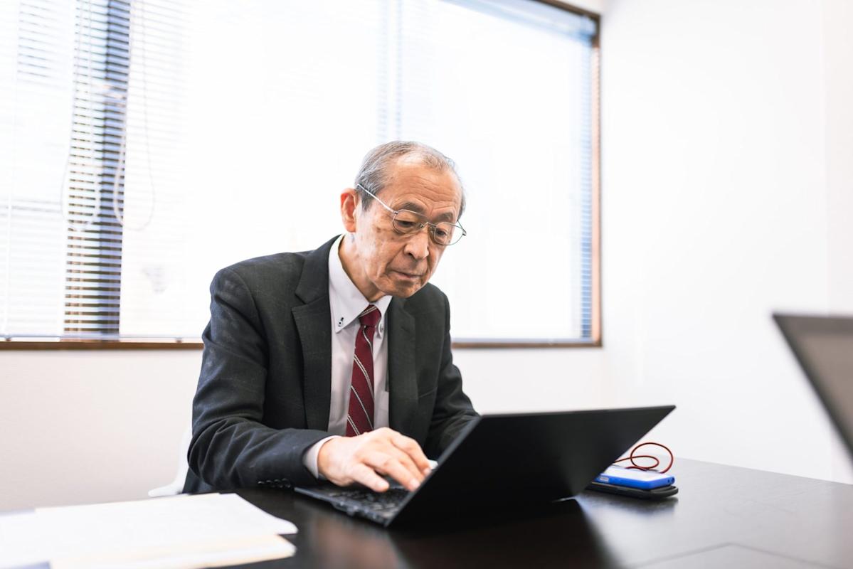 Japanese companies are paying older workers to sit by a window and do nothing—while Western CEOs demand super-AI productivity just to keep your job