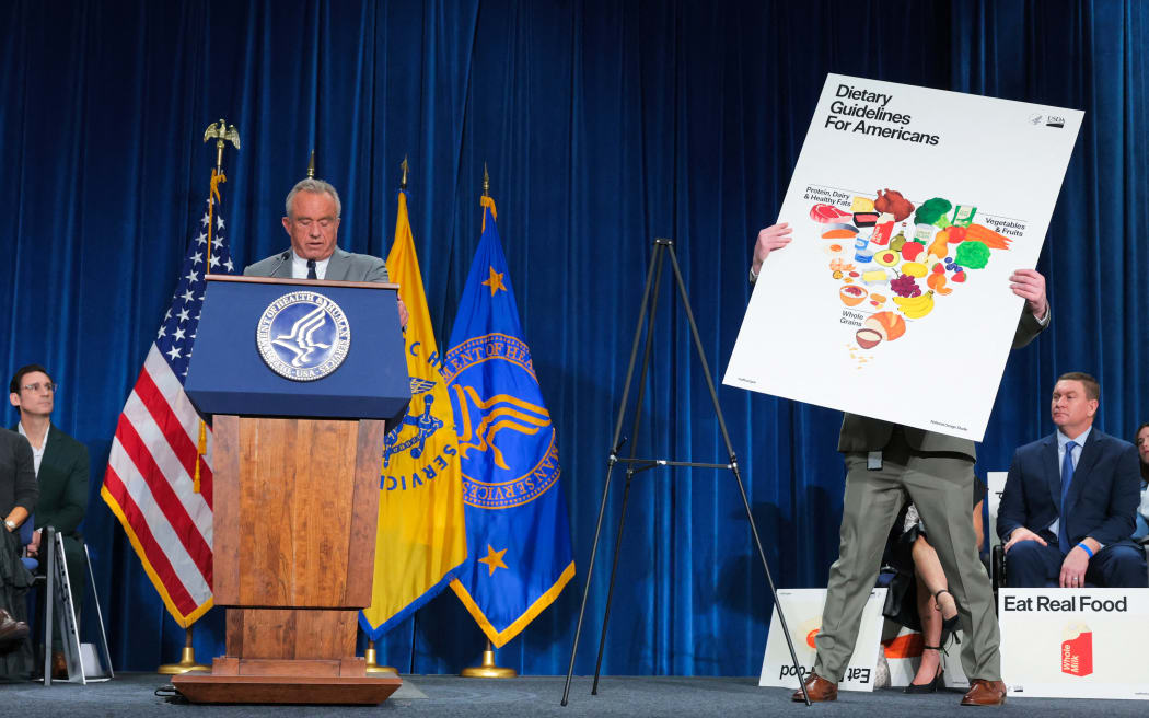 WASHINGTON, DC - JANUARY 08: U.S. Secretary of Health and Human Services Robert F. Kennedy Jr. unveils the department's new dietary guidelines food chart during a policy announcement event at the U.S. Department of Health and Human Services on January 8, 2026 in Washington, DC. The Trump administration announced new dietary guidelines on Wednesday including an emphasis on proteins and full-fat dairy, and limits on processed foods. Anna Moneymaker/Getty Images/AFP (Photo by Anna Moneymaker / GETTY IMAGES NORTH AMERICA / Getty Images via AFP)