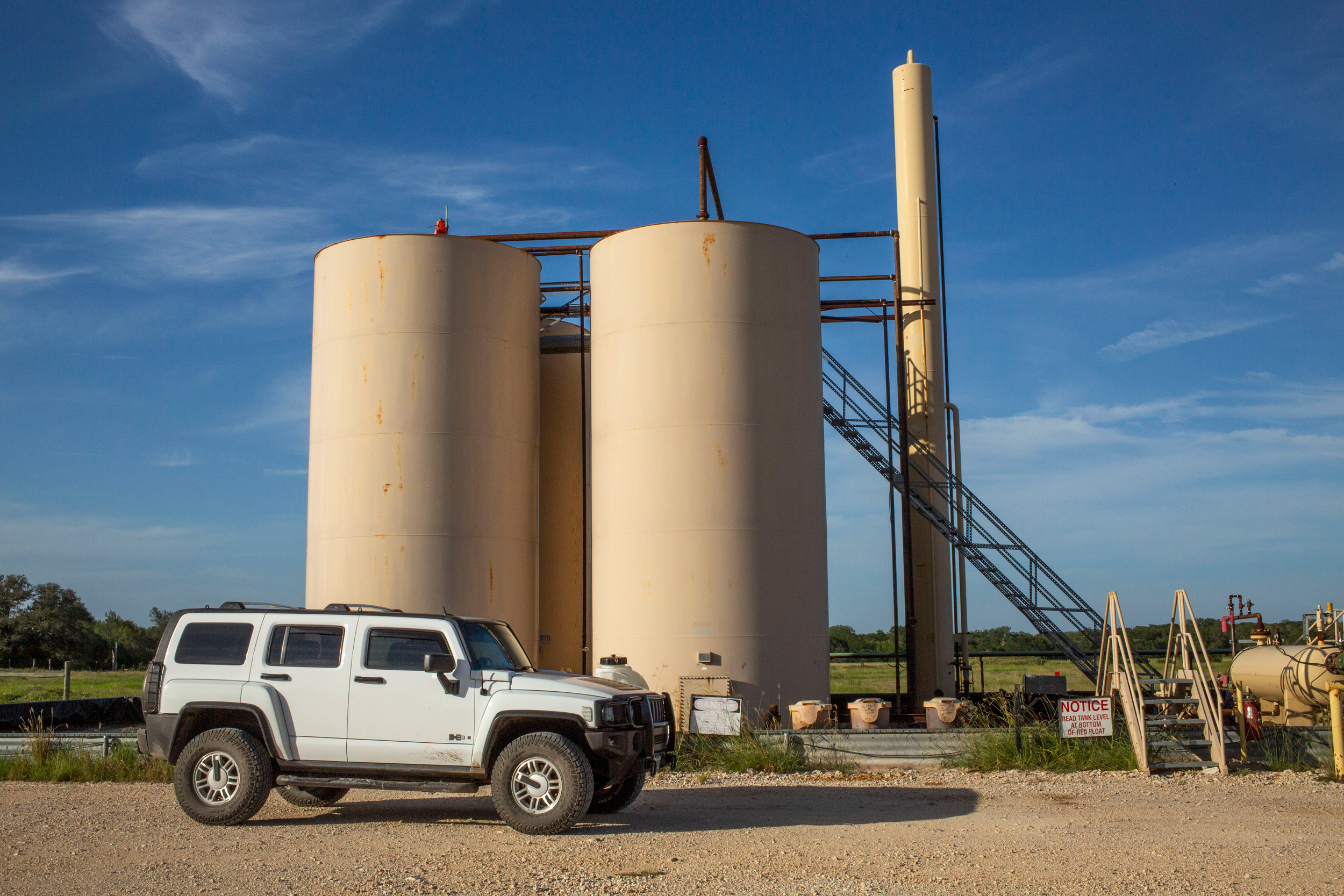 This battery of four tanks on Dubose’s land would come under 13 feet of water in a 500-year flood, according to FEMA estimates. Credit: Dylan Baddour/Inside Climate News