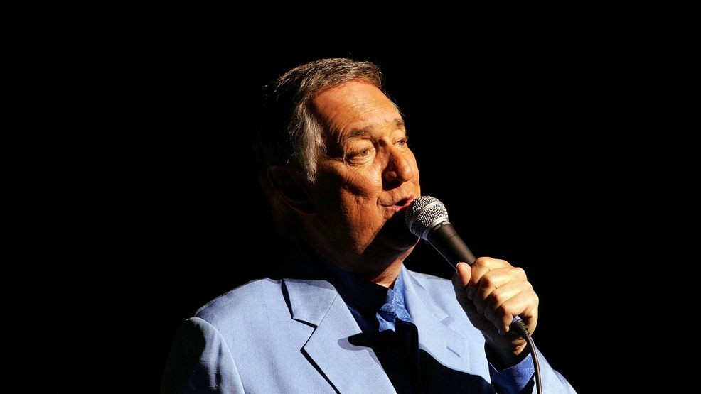 SYDNEY, AUSTRALIA - MAY 09: Singer Neil Sedaka performs with the Sydney Symphony Orchestra on stage at the Sydney Opera House on May 9, 2008 in Sydney, Australia. (Photo by Lisa Maree Williams/Getty Images)