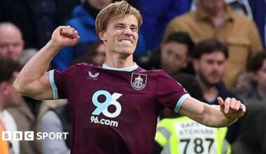 Chelsea 1-1 Burnley: Burnley snatch draw against 10-man Chelsea