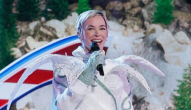 The National Desk dark theme brand icon