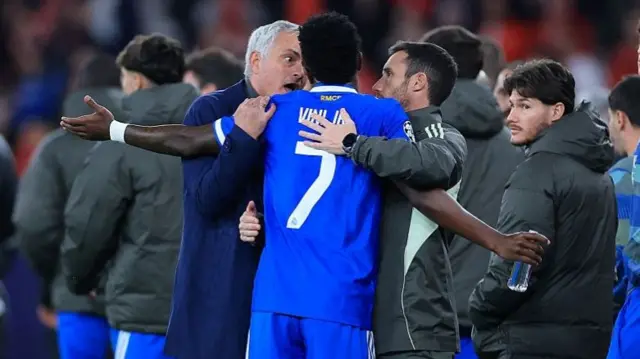 Mourinho talks with Vinicius Junior