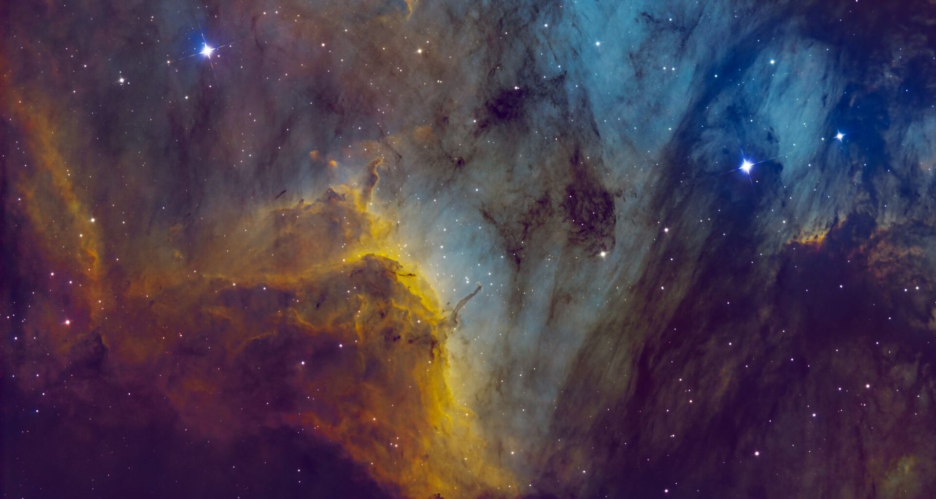 The Pelican Nebula shines near the Las Vegas Strip in gorgeous deep space photo
