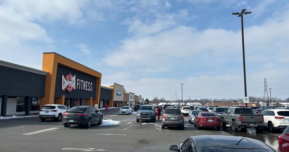 Louisville police investigating string of vehicle break-ins at Fern Creek shopping center | Crime Reports