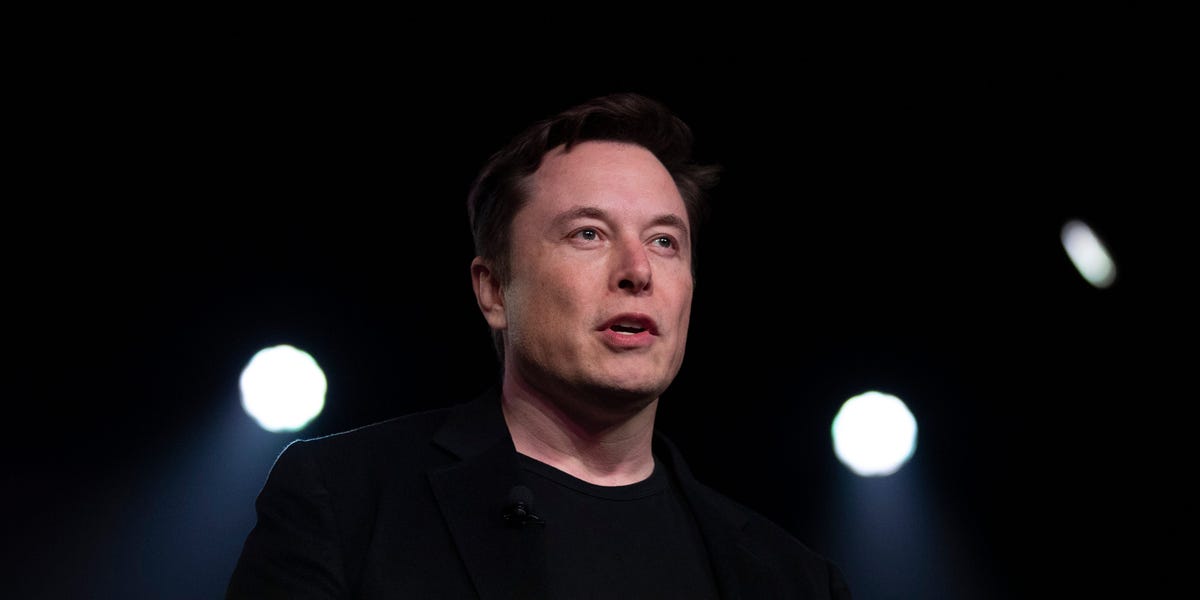Musk Shifts SpaceX's Focus From Mars to the Moon