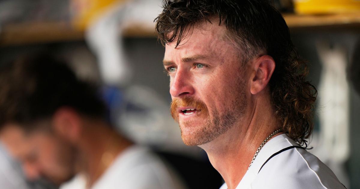 Right-hander Chris Paddack and the Marlins finalize their $4 million, 1-year contract | MLB