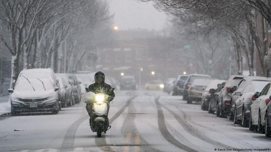 Blizzard warnings mount as fierce snowstorm hits US
