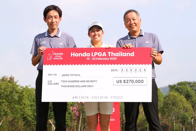 Jeeno Thitikul of Thailand is presented the winner's check by Koji Iwanami, President and CEO of Honda Automobile (Thailand) Co., Ltd. and Yuichi Shimizu, President and CEO of Thai Honda Co., Ltd. after winning the tournament following the final round of the Honda LPGA Thailand 2026 at Siam Country Club on February 22, 2026 in Chon Buri, Thailand.