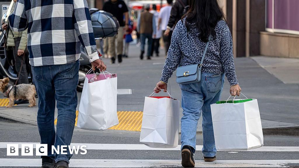 US consumer spending slowed in December - Is it a warning for the economy? - BBC