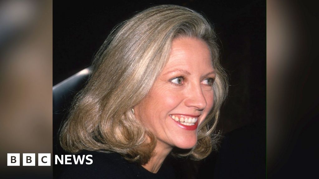 Anna Murdoch-Mann, writer and former News Corp director, dies aged 81 - BBC