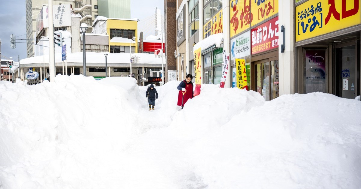 Record-breaking snow blankets Japan, killing at least 30 people | Weather News