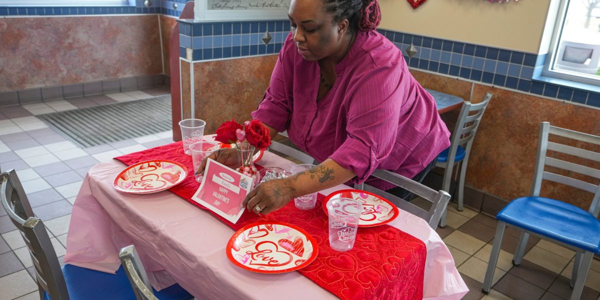 Candles and tablecloth at White Castle: How a Valentine's Day tradition sprouted over 30 years ago and spread nationwide