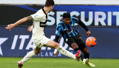 BERGAMO, ITALY - JANUARY 25: Ademola Lookman of Atalanta crosses the ball while under pressure from Enrico Delprato of Parma Calcio 1913 during the Serie A match between Atalanta BC and Parma Calcio 1913 at Gewiss Stadium on January 25, 2026 in Bergamo, Italy. (Photo by Marco Luzzani/Getty Images)
