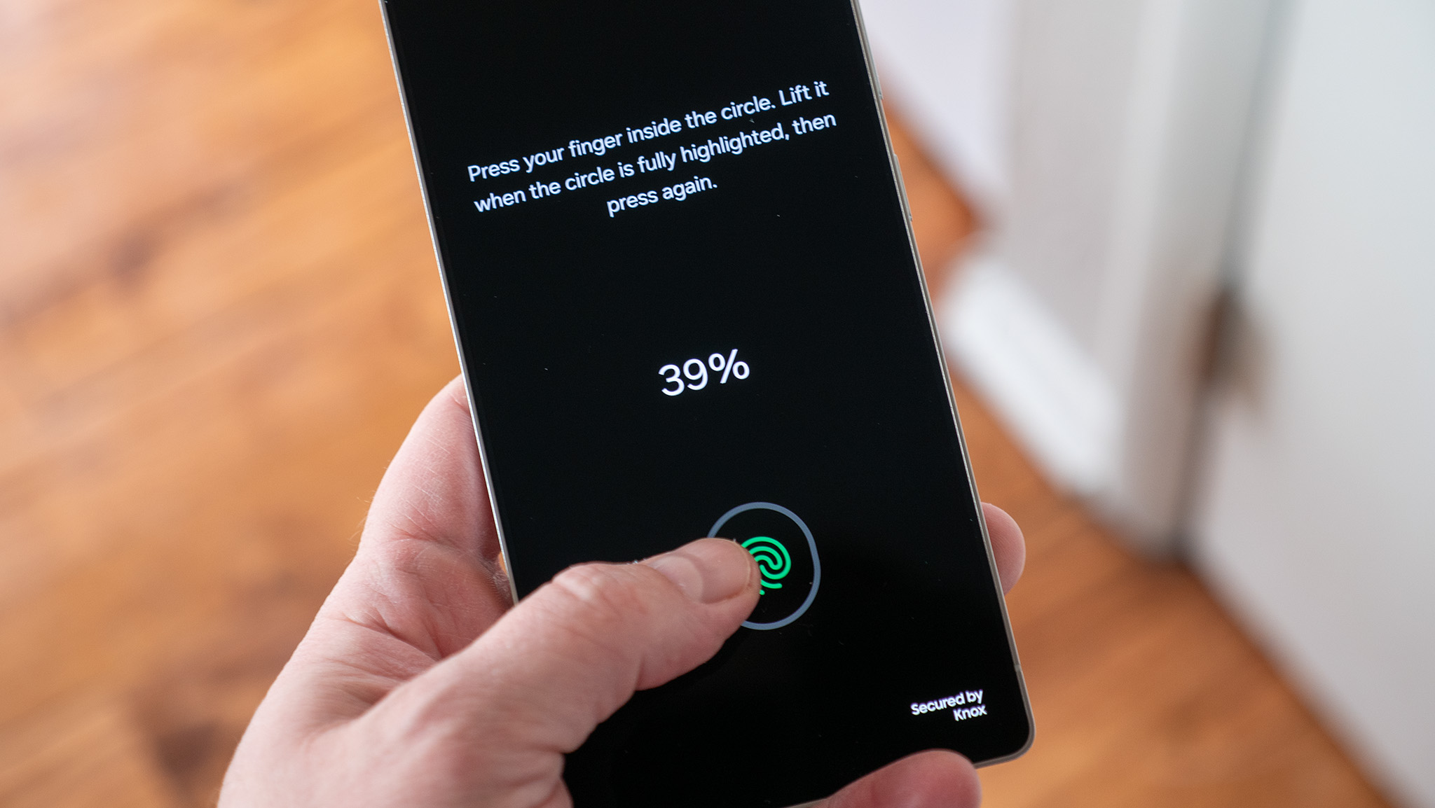Registering a fingerprint on a Samsung Galaxy S25 Ultra