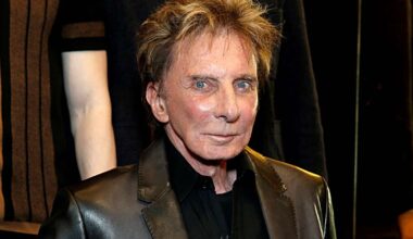 Barry Manilow reschedules tour dates after 'depressing visit' to the doctor