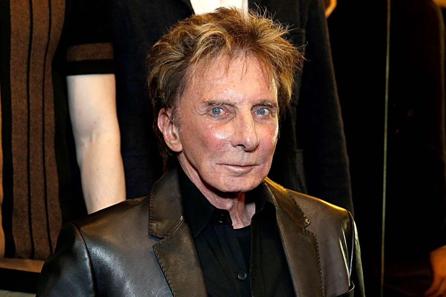 Barry Manilow reschedules tour dates after 'depressing visit' to the doctor