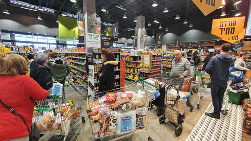 Consumer price index falls; inflation at lowest in nearly 5 years as housing prices r