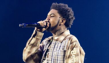 Delta Flight Forced to Turn Back After Passenger Tries to Storm Cockpit - The Daily Beast