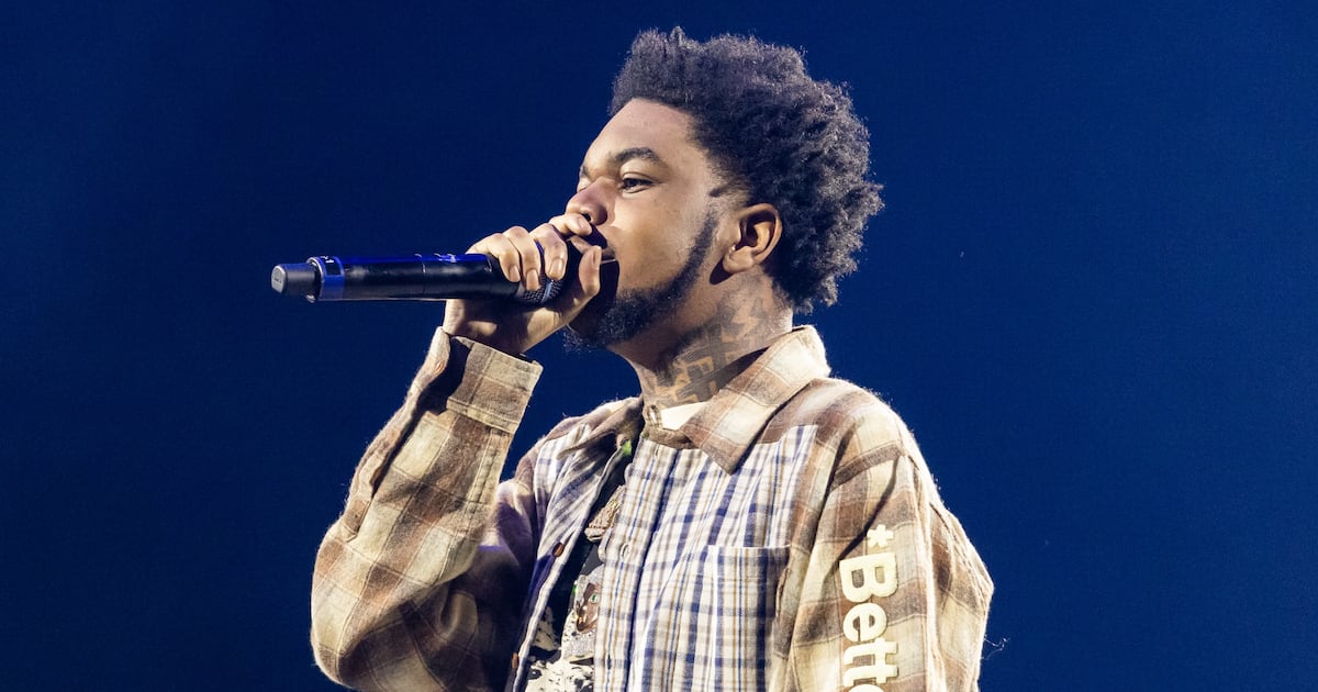 Delta Flight Forced to Turn Back After Passenger Tries to Storm Cockpit - The Daily Beast