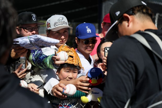Fans reach out to get signatures from Chicago White Sox infielder Munetaka Murakami during Spring Training at Camelback Ranch in Glendale, Ariz., on Tuesday, Feb. 17, 2026. (Eileen T. Meslar/Chicago Tribune)
