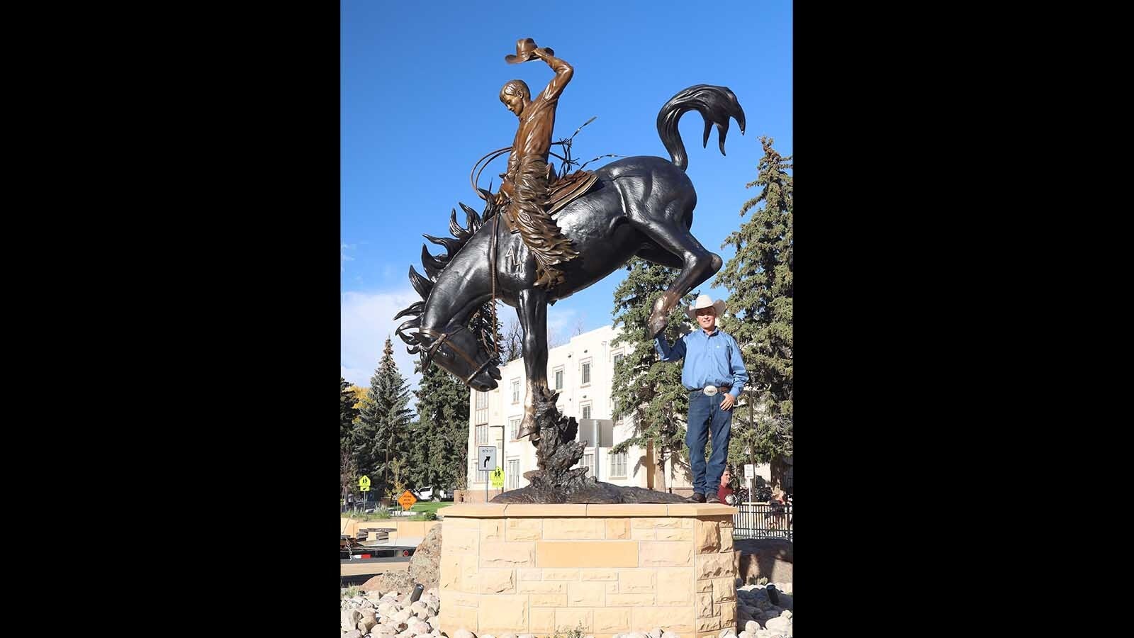 DEEP SEAT AND A LONG REIN MNUMNT 2 14 26