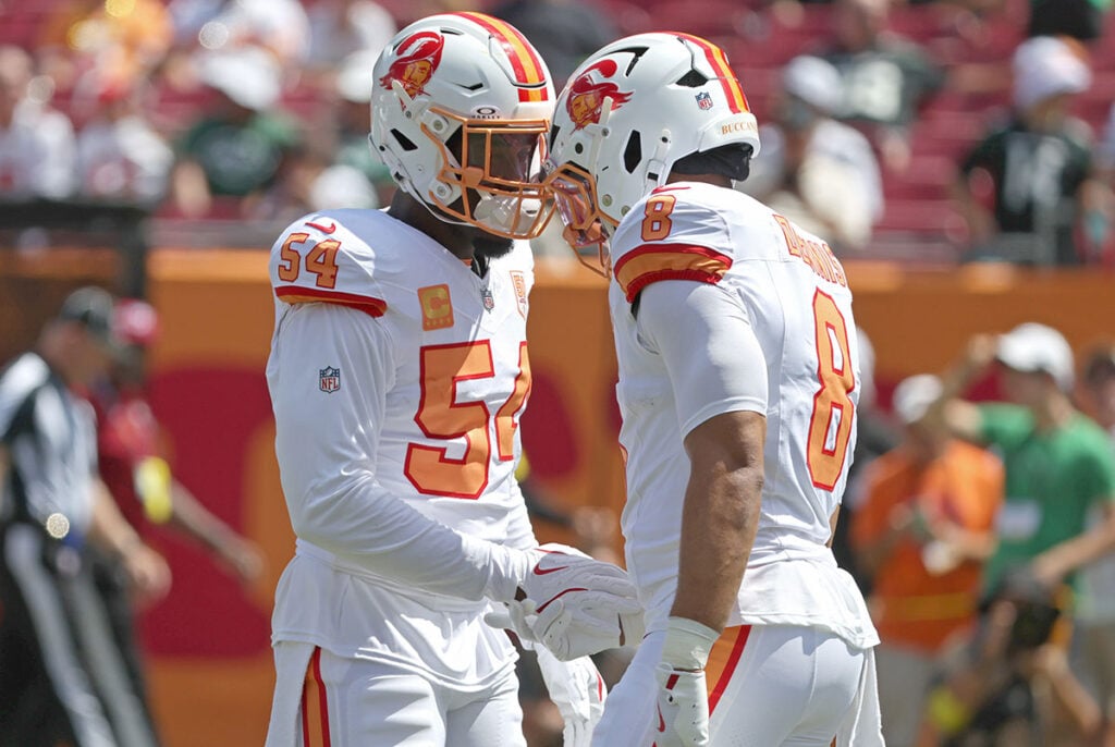 Bucs Ilbs Lavonte David And Sirvocea Dennis