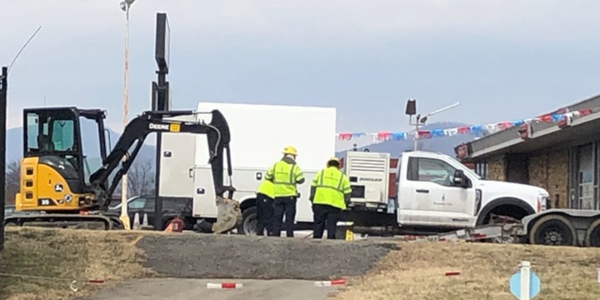 Gas leak blocks Roanoke intersection of Hershberger Rd. NW & Williamson Rd. NW