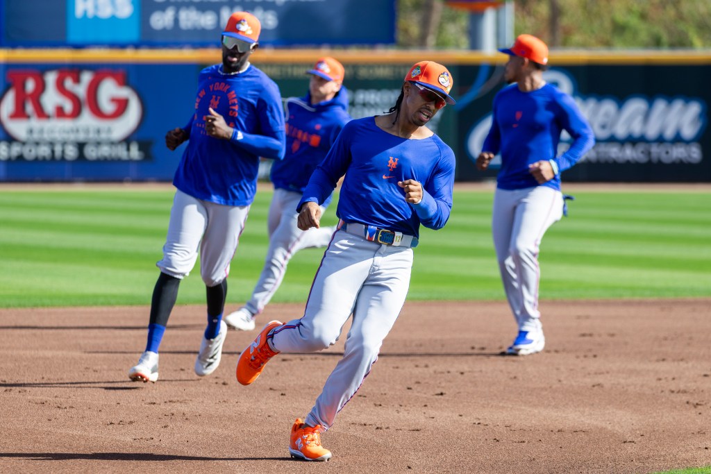 Francisco Lindor runs the bases with his Mets teammates during a drill on Feb. 18, 2026 in Port St. Lucie.