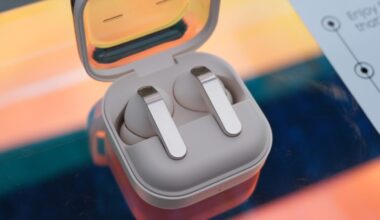 Where have the blade lights gone on the Galaxy Buds 4 Pro?