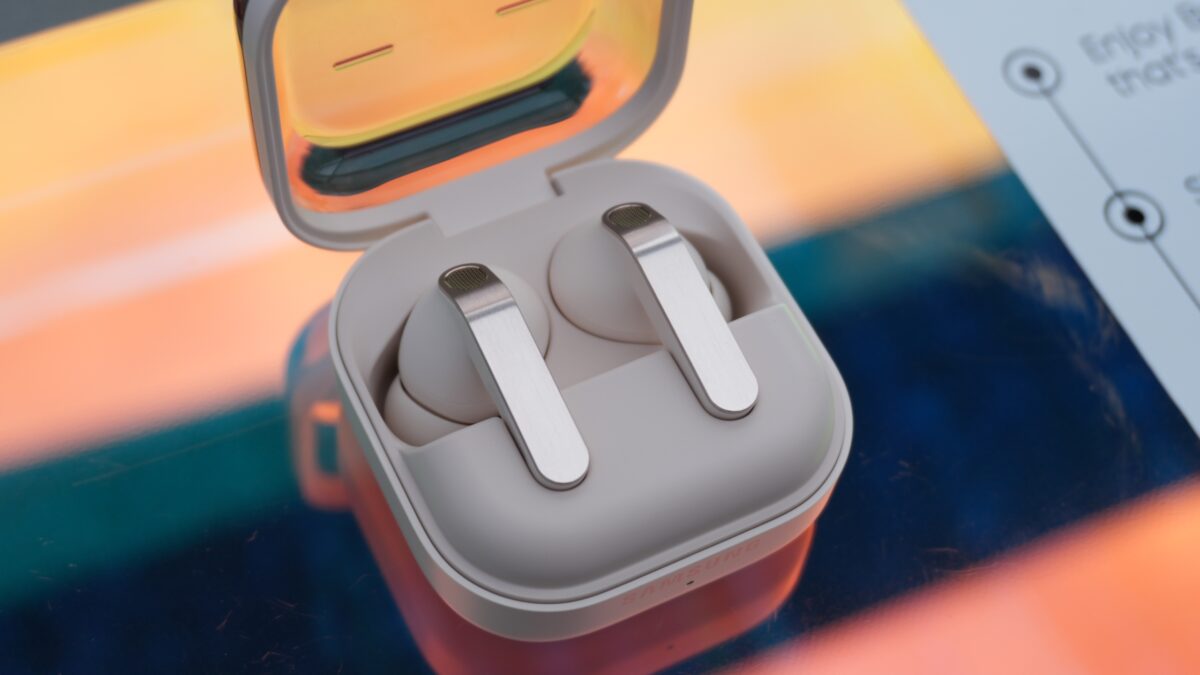 Where have the blade lights gone on the Galaxy Buds 4 Pro?