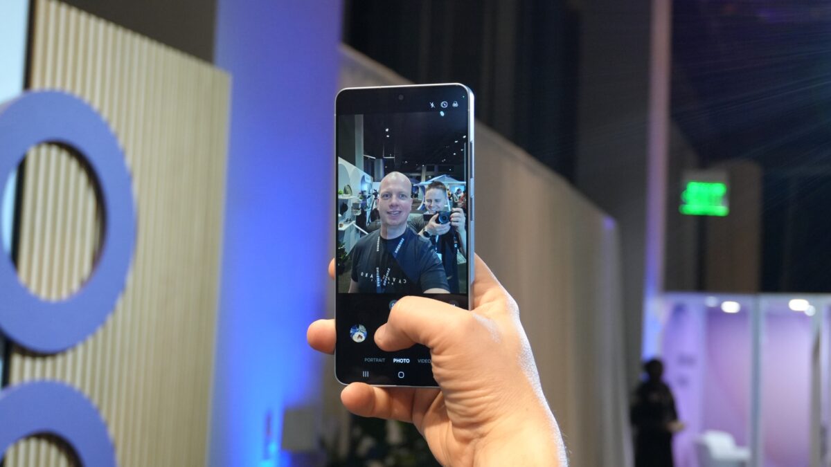 Has Samsung improved the Galaxy S26 selfie camera experience?
