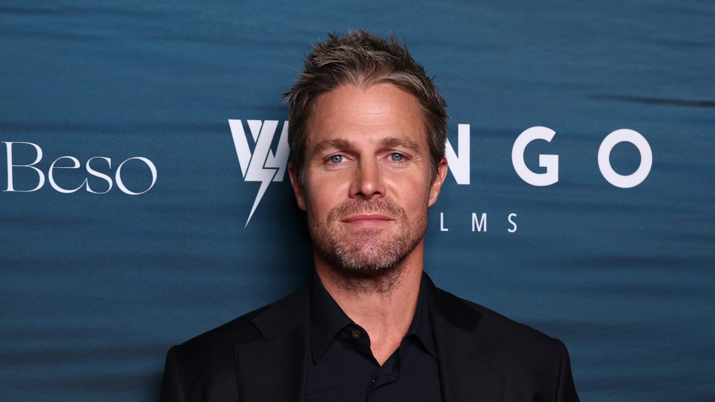 Fox's 'Baywatch' Reboot Casts Stephen Amell to Lead Series