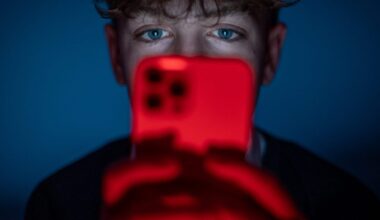 People are getting fake news on their phones and that’s increasing the risk of a market crash