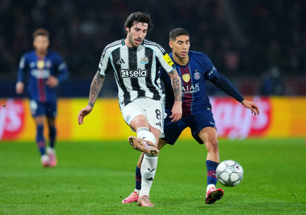 Sandro Tonali in Newcastle kit vs PSG