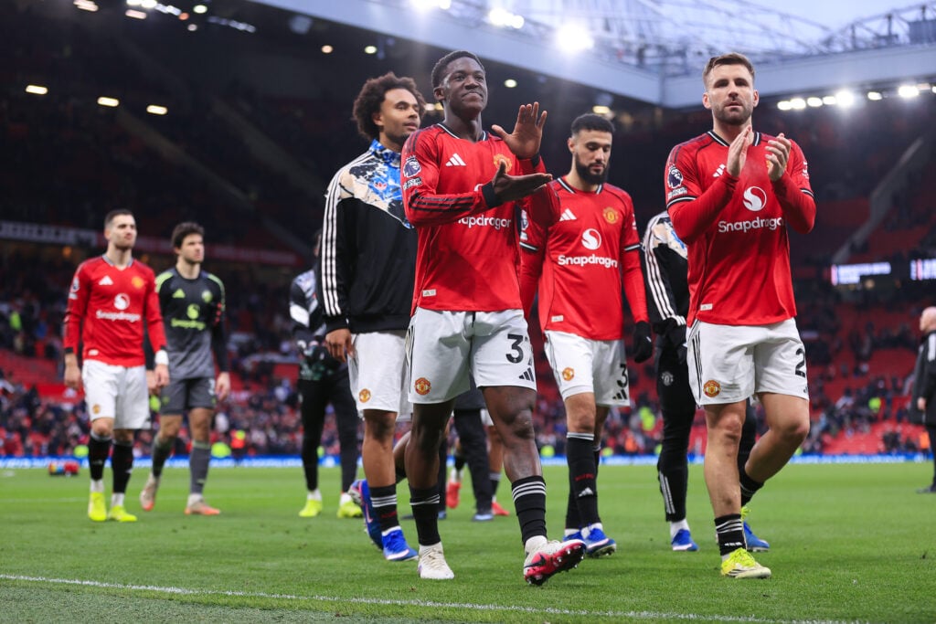 Kobbie Mainoo and Luke Shaw clapping the fans