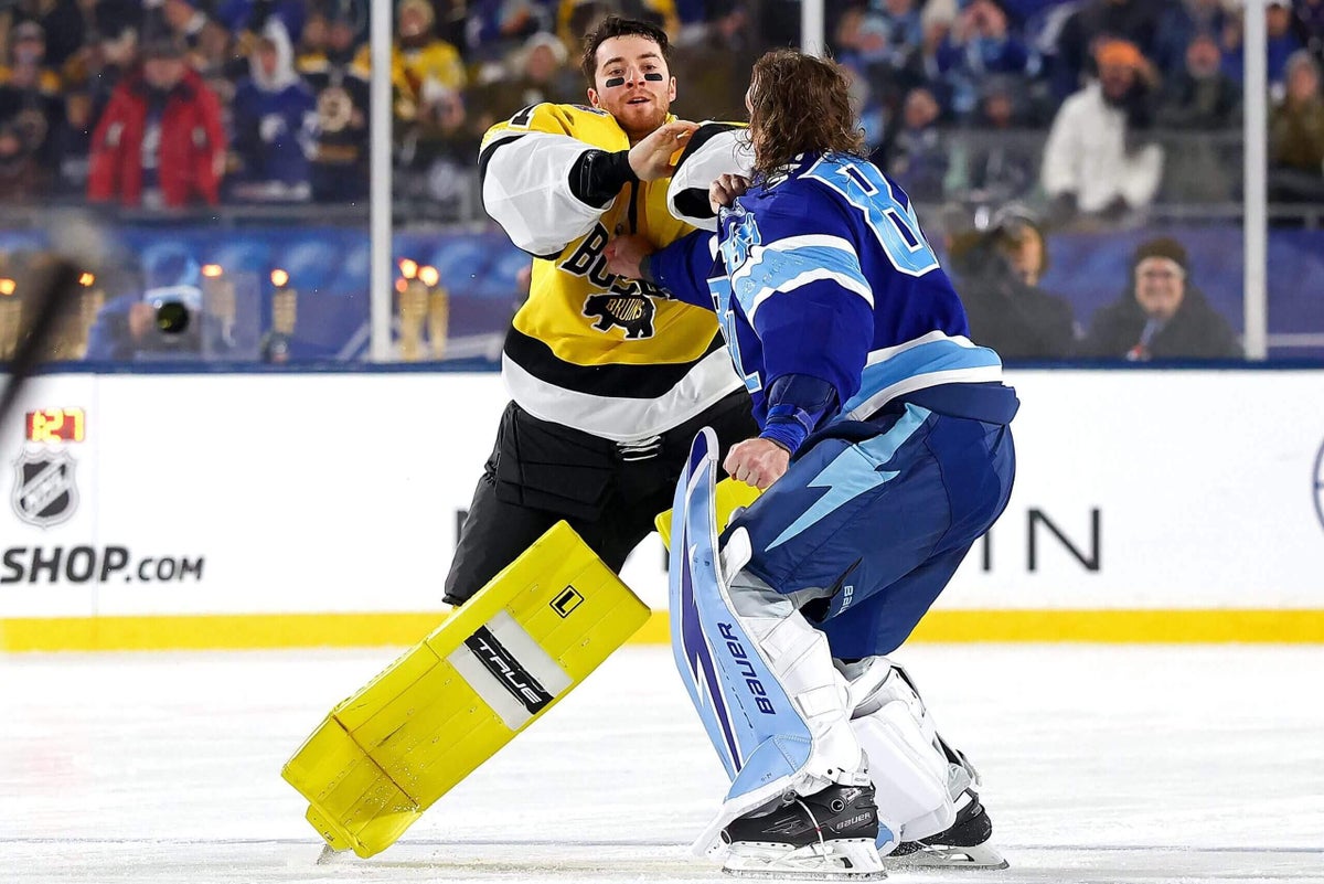 Goalie fight: Andrei Vasilevskiy, Jeremy Swayman throw down in NHL Stadium Series