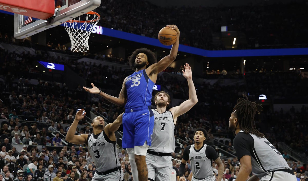 Knicks buyout market: Who should New York add with open roster spot?