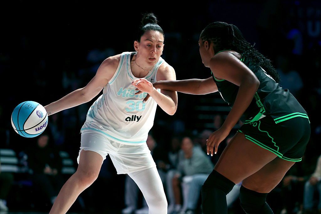 MEDLEY, FLORIDA - FEBRUARY 13: Breanna Stewart #30 of the Mist dribbles the ball against Aliyah Boston #7 of the Phantom during the Second Round game of the Unrivaled 2026 1-on-1 Tournament presented by Sprite at Sephora Arena on February 13, 2026 in Medley, Florida. (Photo by Leonardo Fernandez/Getty Images)