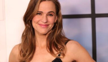 Actress Jennifer Garner just took her $724 million organic food empire public. She started her career making just $150 weekly as a ‘broke’ understudy