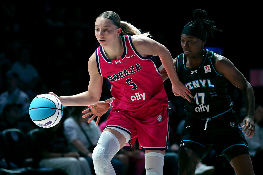 MEDLEY, FLORIDA - FEBRUARY 21: Paige Bueckers #5 of the Breeze dribbles the ball against Erica Wheeler #17 of the Vinyl during the first quarter of the Unrivaled 2026 game at Sephora Arena on February 21, 2026 in Medley, Florida. (Photo by Leonardo Fernandez/Getty Images)