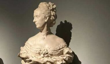 Hijab-Wearing News Reporters: Breaking Barriers