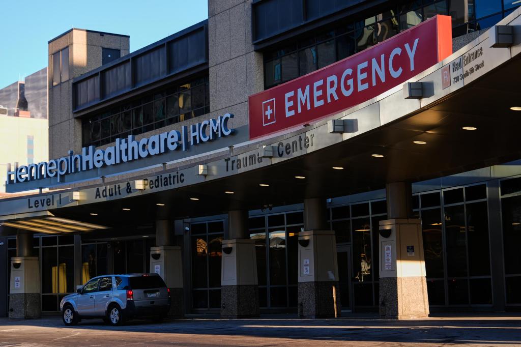 ICE claim that a man shattered his skull running into wall triggers tension at a Minneapolis hospital – Twin Cities