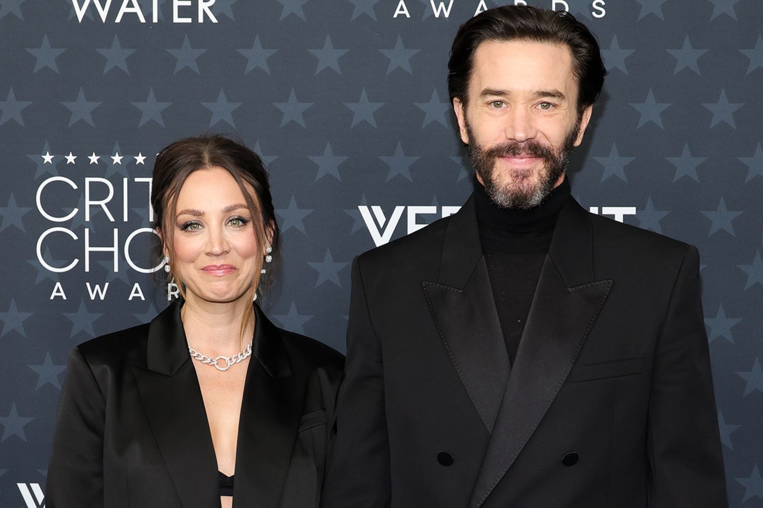 Kaley Cuoco says she and fiancé Tom Pelphrey sleep in separate beds