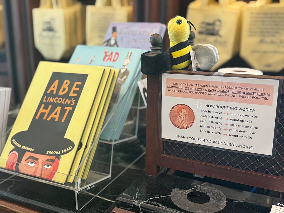 The gift shop at the Abraham Lincoln Presidential Museum has a printed guide for customers...