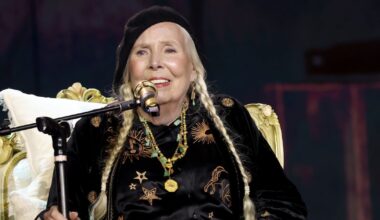 Meryl Streep to Play Joni Mitchell in Cameron Crowe Biopic