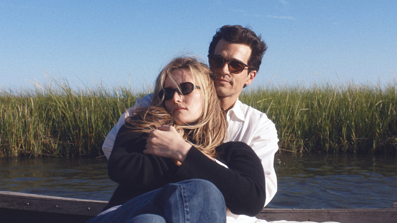 Love Story: John F. Kennedy Jr. and Carolyn Bessette, Battery Park Season 1, Episode 5, (l-r) Sarah Pidgeon as Carolyn Bessette, Paul Anthony Kennedy as John F. Kennedy Jr.