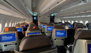 Do You Give In To Airplane Window Shade Peer Pressure? Is It Rude Not To?